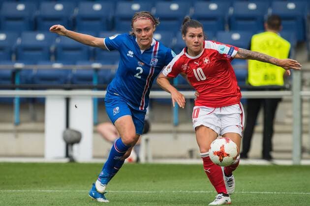 (L-R) Sif Atladottir of Iceland women, Ramona Bachmann of Switzerland women during the UEFA WEURO 2017 Group C group stage match between Iceland and Switzerland at the Vijverberg stadium on July 22, 2017 in Doetinchem, The Netherlands Women: Iceland v Switzerland UEFA WEURO 2017 2017 2018 xVIxVIxImagesx xGerritxvanxKeulenxIVx 8286445