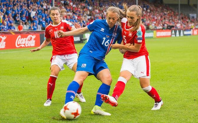 (L-R) Ramona Bachmann of Switzerland women, Harpa Thorsteinsdottir of Iceland women, Noelle Maritz of Switzerland women during the UEFA WEURO 2017 Group C group stage match between Iceland and Switzerland at the Vijverberg stadium on July 22, 2017 in Doetinchem, The Netherlands Women: Iceland v Switzerland UEFA WEURO 2017 2017 2018 xVIxVIxImagesx xGerritxvanxKeulenxIVx 8287468