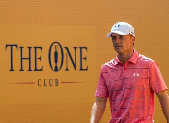 Bilder des Tages - SPORT 22nd July 2017, Royal Birkdale Golf Club, Southport, England; The 146th Open Golf Championship, third round ; Championship leader Jordan Spieth (USA) walking onto the first tee before the third round xDavidxBlunsdenx  ActionPlus11905234