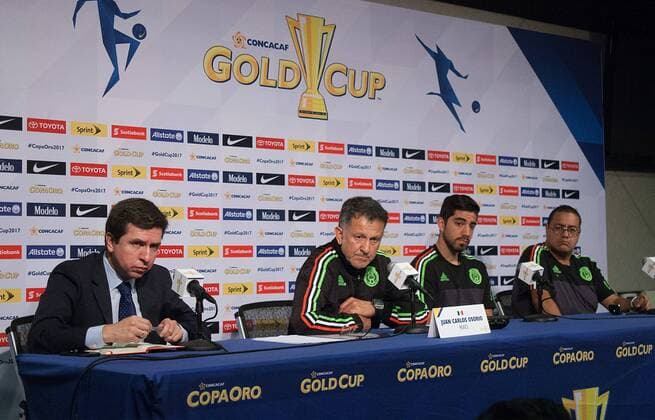 July 22, 2017 - Pasadena, California, U.S - Juan Carlos Osorio, coach of the national team Nationalteam of Mexico and Rodolfo Pizarro attend a Gold Cup soccer conference at the Rose Bowl in Pasadena California on Saturday, July 22, 2017. Juan Carlos Osorio press conference PK Pressekonferenz - ZUMAp124 20170722_zaa_p124_027 Copyright: xArianaxRuizx