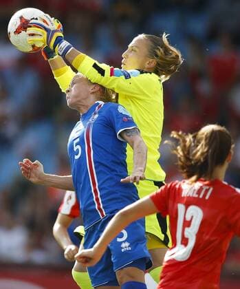 (170723) -- DOETINCHEM, July 23, 2017 -- Gaelle Thalmann (C) of Switzerland vies with Gunnhidur Jonsdottir (L) of Iceland during the UEFA Women s EURO 2017 soccer tournament Group C match between Switzerland and Iceland at the Vijverberg Stadium in Doetinchem, the Netherlands, on July 22, 2017. Switzerland won 2-1. ) (wll) (SP)THE NETHERLANDS-DOETINCHEM-SOCCER-UEFA-WOMEN S EURO-SUI VS ISL YexPingfan 