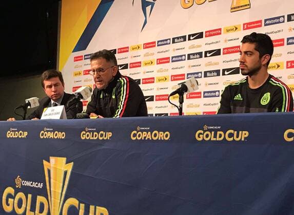 July 22, 2017 - Mexico - EUM20170722DEP16.JPG .LOS ÃNGELES, EU. SoccerFutbol-Copa Oro.- El director tecnico de la Seleccion mexicana, Juan Carlos Osorio, y el mediocampista Rodolfo Pizarro en conferencia de prensa, 22 de julio de 2017, sobre el encuentro del Tri ante el combinado de Jamaica de las semifinales de la Copa Oro 2017, a celebrarse en el Rose Bowl de Pasadena. Foto: Agencia EL UNIVERSALAlfonso MoralesJMA Mexican News: July 22, 2017  - ZUMAu78_ 20170722_zaf_u78_059 Copyright: xElxUniversalx