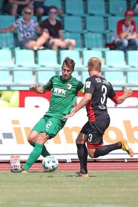 Paul Verhaegh (FC Augsburg 2) Alexander Nandzik ( SSV Jahn Regensburg 3 ), FC Augsburg vs. Jahn Regensburg, Testspiel, Fussball, 22.07.2017, Ulm Copyright: xLangerx xEibner-Pressefotox EP_HLR