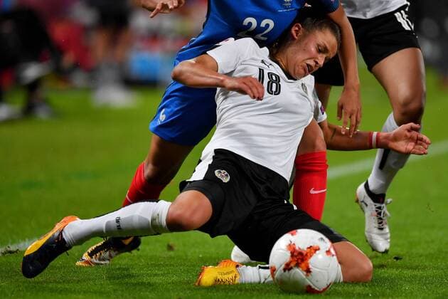 Bilder des Tages - SPORT SOCCER - UEFA EURO EM Europameisterschaft Fussball 2017, FRA vs AUT UTRECHT,NETHERLANDS,22.JUL.17 - WOMEN SOCCER - UEFA Women s European Championship EM Europameisterschaft 2017, Group C, France vs Austria. Image shows Laura Feiersinger (AUT). GEPAxpictures xFlorianxErtl