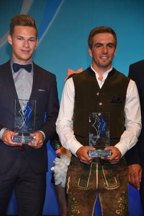 Joshua Kimmich, Phillip Lahm Verleihung des Bayerischen Sportpreis 2017 Auszeichnung, Ehrung, Preis BMW Welt München 22. Juli 2017