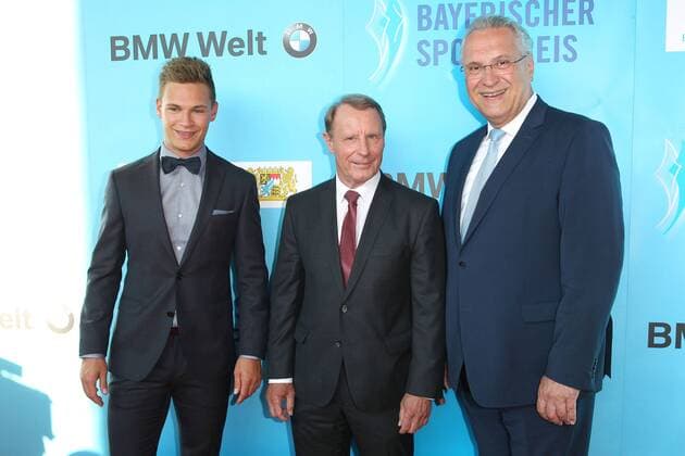 Joshua Kimmich, Berti Vogts und Joachim Herrmann bei der Verleihung Bayerischer Sportpreis am 22.07.2017 in München Verleihung Bayerischer Sportpreis 2017 in Muenchen 
