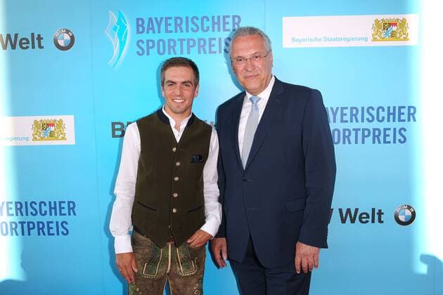 Philipp Lahm und Joachim Herrmann bei der Verleihung Bayerischer Sportpreis am 22.07.2017 in München Verleihung Bayerischer Sportpreis 2017 in Muenchen 