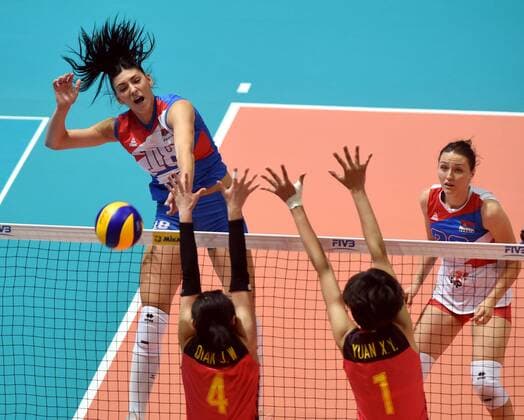 (170723) -- HONG KONG, July 23, 2017 -- Tijana Boskovic (L) of Serbia competes during the match against China at the FIVB World Grand Prix in Hong Kong, China, July 23, 2017. ) (SP)CHINA-HONG KONG-VOLLEYBALL-WORLD GRAND PRIX LoxPingxFai 