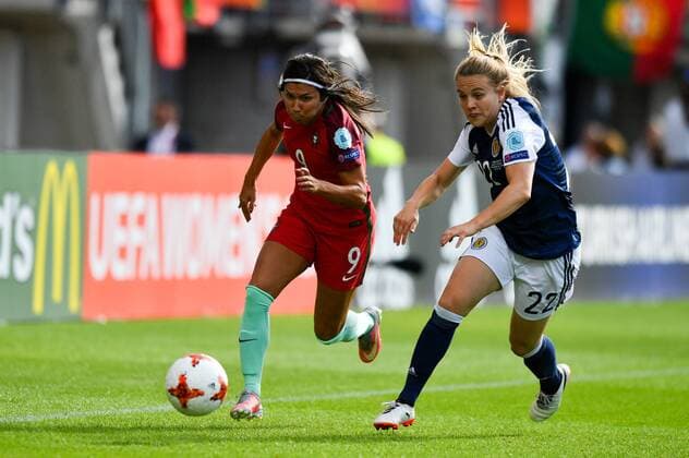 Zweikampf Ana Marques Borges (Ana Borges, Portugal) (9) Fiona Brown (Schottland , Scotland) (22), Fussball, UEFA Women s EURO 2017, Schottland - Portugal, xmkx