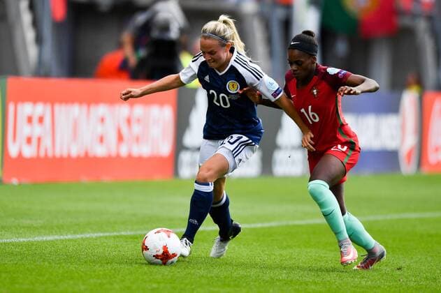 Zweikampf Kristy Smith (Schottland , Scotland) (20) Diana Micaela Abreu Sousa Silva (Diana S., Portugal) (16), Fussball, UEFA Women s EURO 2017, Schottland - Portugal, xmkx