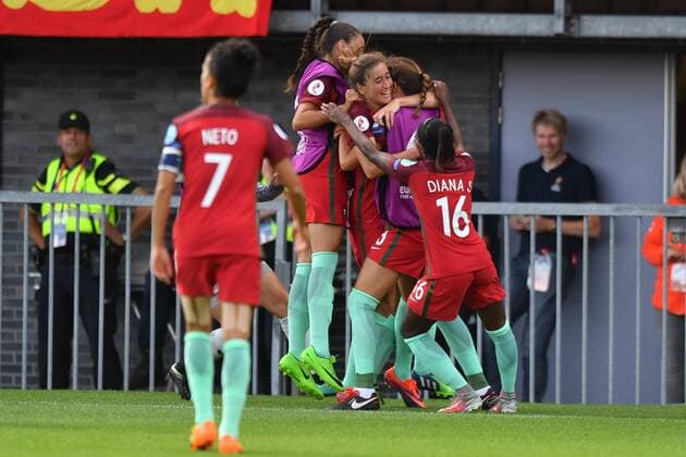 Jubel, Freuen, celebrate, happy, cheer , Goal Celebration Portugal an Seitenauslinie nach 0:1, Fussball, UEFA Women s EURO 2017, Schottland - Portugal, xmkx