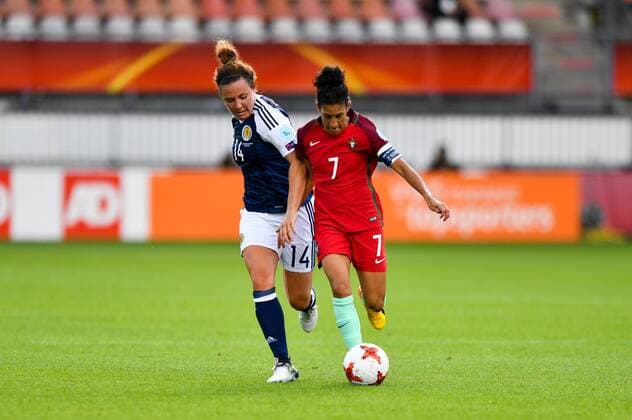 Laufduell Rachel Corsie (Schottland , Scotland) (14) Claudia Pires Neto (Neto, Portugal) (7), Fussball, UEFA Women s EURO 2017, Schottland - Portugal, xmkx