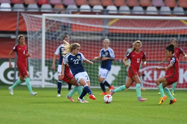 Fiona Brown (Schottland , Scotland) (22) passt den Ball, Fussball, UEFA Women s EURO 2017, Schottland - Portugal, xmkx