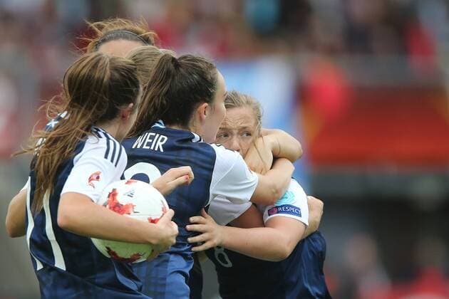 Erin Cuthbert of Scotland women, Caroline Weir of Scotland women, Lisa Evans of Scotland women during the UEFA WEURO 2017 Group D group stage match between Scotland and Portugal at the Sparta stadium Het Kasteel on July 23, 2017 in Rotterdam, The Netherlands Women: Scotland v Portugal UEFA WEURO 2017 2017 2018 xVIxVIxImagesx xTomxBodexMultimediaxIVx 8296851