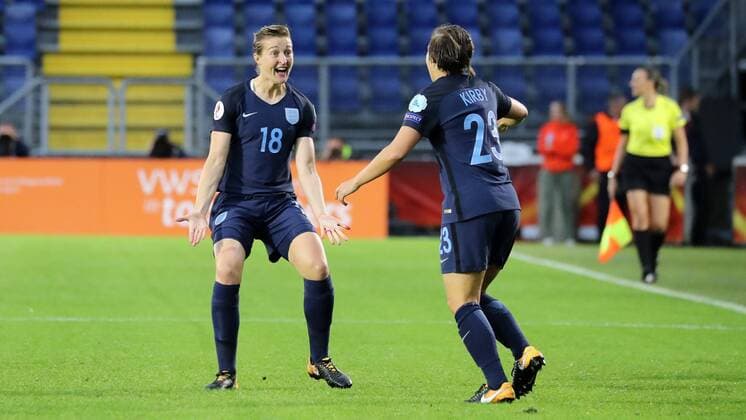 v.li.: Ellen White (England, 18), Torschützin Francesca Kirby (Fran Kirby, England, 23), jubeln über das Tor zum 1:0, Jubel, Torjubel, Torerfolg, celebrate the goal, goal, celebration, Jubel ueber das Tor, optimistisch, Action, Aktion, Fussball, UEFA Women s EURO 2017, England - Spanien, xozx