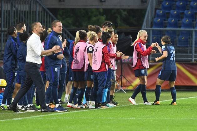 England Women v Spain UEFA Women s Euros 2017 Francesca Kirby of England (right) celebrates with Toni Duggan of England after scoring their first goal to make it England 1 Spain during the UEFA Women s Euros 2017 match at the Rat Verlegh Stadion, Breda Copyright: xKristianxKanex FIL-10432-0020 UK Newspapers OUT