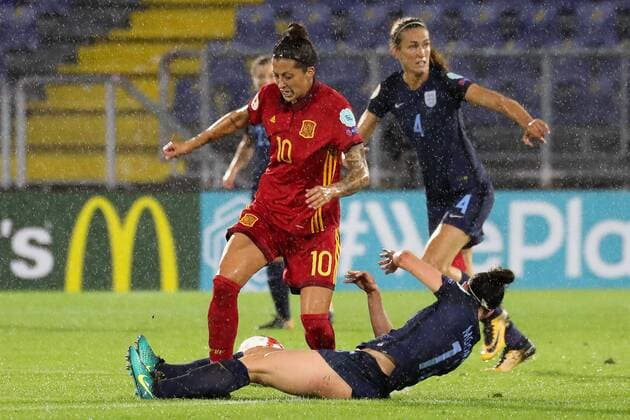 v.li.: Jennifer Hermoso (Spanien, 10), Jade Moore (England, 11), Jill Scott (England, 4), Zweikampf, Duell, duel, tackle, tackling, Dynamik, Action, Aktion, Fussball, UEFA Women s EURO 2017, England - Spanien, xozx