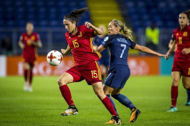 Fußball, Frauen EM, England - Spanien BREDA - 23-07-2017. EK vrouwenvoetbal, Woman s Euro 2017, groepswedstrijd Engeland - Spanje. Duel met (L-R) Silvia Meseguer en Jordan Nobbs. Engeland - Spanje  Copyright: xToinxDamenx 1654201
