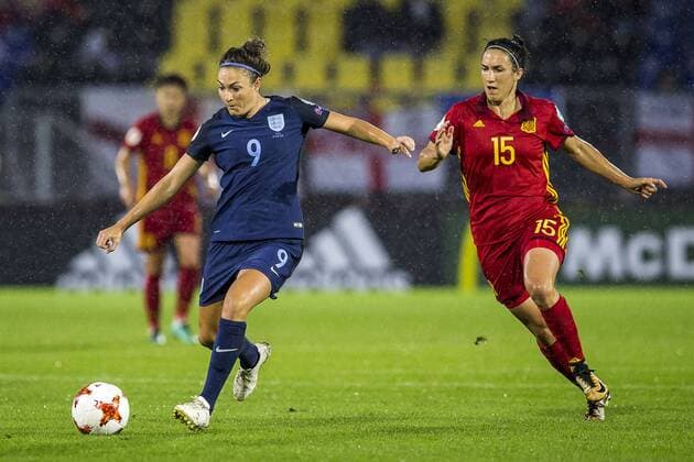 Fußball, Frauen EM, England - Spanien BREDA - 23-07-2017. EK vrouwenvoetbal, Woman s Euro 2017, groepswedstrijd Engeland - Spanje. Duel met (L-R) Jodie Taylor en Silvia Meseguer. Engeland - Spanje  Copyright: xToinxDamenx 1654206