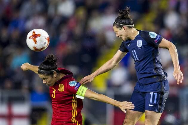 Fußball, Frauen EM, England - Spanien BREDA - 23-07-2017. EK vrouwenvoetbal, Woman s Euro 2017, groepswedstrijd Engeland - Spanje. Kopduel met (L-R) Marta Torrejon en Jade Moore. Engeland - Spanje  Copyright: xToinxDamenx 1654214