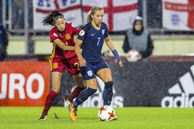 Fußball, Frauen EM, England - Spanien BREDA - 23-07-2017. EK vrouwenvoetbal, Woman s Euro 2017, groepswedstrijd Engeland - Spanje. Actie met (L-R) Paula Nicart en Jordan Nobbs. Engeland - Spanje  Copyright: xToinxDamenx 1654217