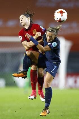 Bilder des Tages - SPORT Spain s player Vicky Losada (L) vies for the ball with England s Jordan Nobbs during the second match of the UEFA Women s Championship 2017 s groups phase at the Rat Verlegh Stadium, in Breda, Holland. ENGLAND VS SPAIN !ACHTUNG: NUR REDAKTIONELLE NUTZUNG!  Copyright: xVincentxJanninkx GRA237 20170723-636364481135580846