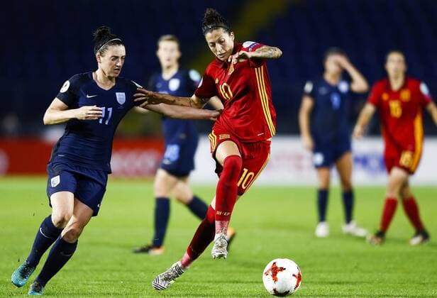 Spain s player Jennifer Hermoso (R) vies for the ball with England s Jade Moore during the second match of the UEFA Women s Championship 2017 s groups phase at the Rat Verlegh Stadium, in Breda, Holland. ENGLAND VS SPAIN !ACHTUNG: NUR REDAKTIONELLE NUTZUNG!  Copyright: xVincentxJanninkx GRA237 20170724-636364513040797882