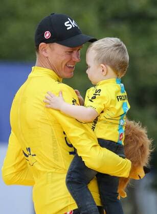 Themen der Woche - SPORT Bilder des Tages - SPORT Chris Froome of Great Britain holds his son Kellan after winning the Tour de France in Paris on July 23, 2017. Froome claimed his fourth Tour de France victory.  PAR20170723028 DAVIDxSILPA