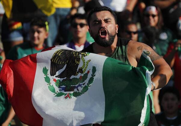 Mexico s supporter cheers during a Gold Cup semifinal soccer match between Mexico and Jamaica at Rose Bowl stadium in Pasadena, Ca, USA, 23 July 2017. MEXICO VS. JAMAICA !ACHTUNG: NUR REDAKTIONELLE NUTZUNG!  Copyright: xJoséxMéndezx JME01 20170724-636364637873023859