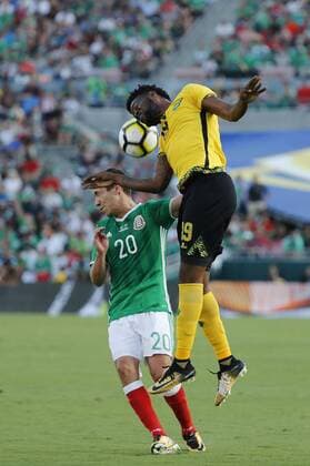 Mexico s Jesus Duenas (L) vies for the ball with Jamaica s Ricardo Morris (R) during their Gold Cup semifinal soccer match between Mexico and Jamaica at Rose Bowl stadium in Pasadena, Ca, USA, 23 July 2017. MEXICO VS. JAMAICA !ACHTUNG: NUR REDAKTIONELLE NUTZUNG!  Copyright: xJoséxMéndezx JME01 20170724-636364713821494094