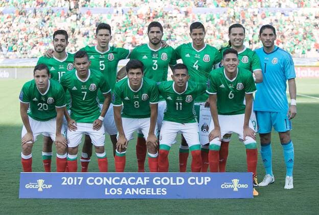 (170724) -- PASADENA, July 24, 2017 -- Players of Mexico line up ahead of the semifinal of the CONCACAF Gold Cup soccer tournament between Jamaica and Mexico at the Rose Bowl in Pasadena, the United States, on July 23, 2017. Jamaica advanced to the final with 1-0.) (wll) (SP)U.S.-PASADENA-SOCCER-CONCACAF GOLD CUP-SEMIFINAL-JAM VS MEX JavierxRojas 