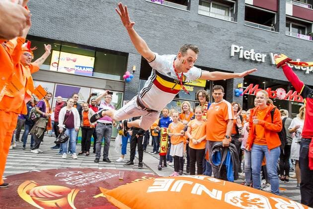 Fußball, Frauen EM, Belgien - Niederlande TILBURG - 24-07-2017. EK vrouwenvoetbal, Woman s Euro 2017, groepswedstrijd Belgie - Nederland. Verzamelen op Pieter Vreedeplein, daarna der fanwalk naar het stadion. Belgie - Nederland  x1654643x