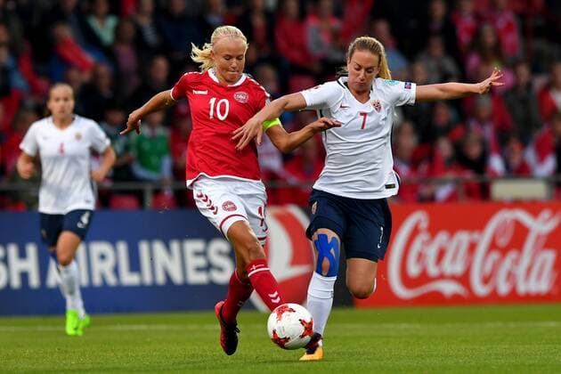 Fußball, Frauen EM, Norwegen - Dänemark SOCCER - UEFA EURO EM Europameisterschaft Fussball 2017, NOR vs DEN DEVENTER,NETHERLANDS,24.JUL.17 - WOMEN SOCCER - UEFA Women s European Championship EM Europameisterschaft 2017, Group A, Norway vs Denmark. Image shows Pernille Harder (DEN) and Ingrid Schjelderup (NOR). GEPAxpictures xFlorianxErtl