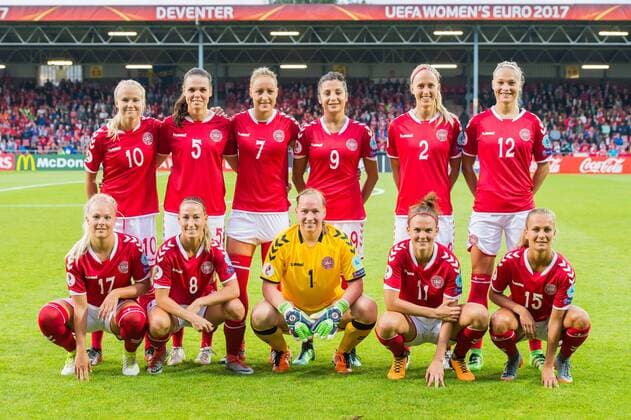 Fußball, Frauen EM, Norwegen - Dänemark (Back L-R) Pernille Harder of Denmark, Simone Boye Sorensen of Denmark, Sanne Troelsgaard of Denmark, Nadia Nadim of Denmark, Line Roddik of Denmark, Stine Larsen of Denmark (Front L-R) Line Jensen of Denmark, Theresa Nielsen of Denmark, goalkeeper Stina Lykke Petersen of Denmark, Katrine Veje of Denmark, Frederikke Thogersen of Denmark during the UEFA WEURO 2017 Group A group stage match between Norway and Denmark at The Adelaarshorst on July 24, 2017 in Deventer, The Netherlands Women: Norway v Denmark UEFA WEURO 2017 2017 2018 xVIxVIxImagesx xGerritxvanxKeulenxIVx 8305014