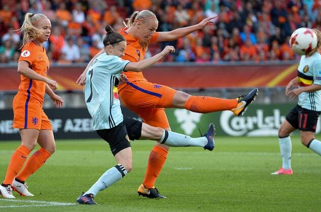 Fußball, Frauen EM, Belgien - Niederlande Dutch Kika van Es, Belgium s Elke Van Gorp and Dutch Stefanie van der Gragt pictured in action during a soccer game between Belgian national women s soccer team Red Flames and The Netherlands, the third game in group A in the group stage of the Women s European Championship EM Europameisterschaft 2017 in the Netherlands, Monday 24 July 2017 in Tilburg, The Netherlands. DAVIDxCATRY  x05138116x