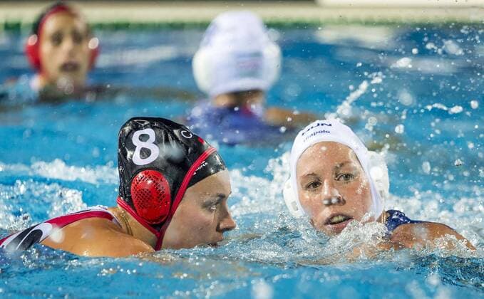 Quarterfinal WaterPolo Women s Hungary HUN (White Cup) Vs Canada CAN (Blue Cup) 8 Elyse Lemay-Lavoie CAN Canada 6 Orsolya Takacs HUN Hungary Day 11 24 07 2017 XVII FINA World Championships Aquatics City Park - Varosliget Lake Budapest Hungary Photo Pasquale Mesiano Deepbluemedia Insidefoto pasqualexmesiano