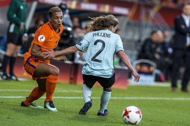 Fußball, Frauen EM, Belgien - Niederlande TILBURG - 24-07-2017. EK vrouwenvoetbal, Woman s Euro 2017, groepswedstrijd Belgie - Nederland. Duel met (L-R) Shanice van de Sanden en Davina Philtjens. Belgie - Nederland  x1654690x