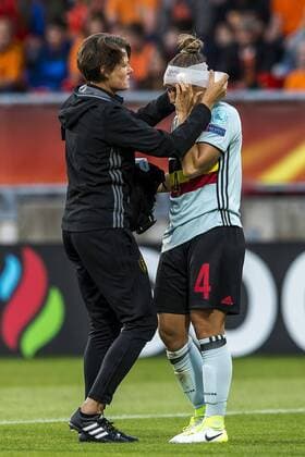 Fußball, Frauen EM, Belgien - Niederlande TILBURG - 24-07-2017. EK vrouwenvoetbal, Woman s Euro 2017, groepswedstrijd Belgie - Nederland. Maud Coutereels krijgt tulband om na hoofdblessure. Belgie - Nederland  x1654693x