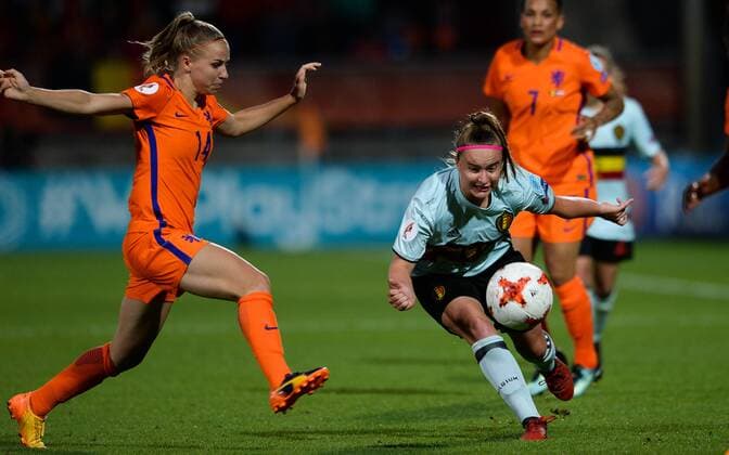 Fußball, Frauen EM, Belgien - Niederlande Dutch Jackie Groenen and Belgium s Davinia Vanmechelen pictured in action during a soccer game between Belgian national women s soccer team Red Flames and The Netherlands, the third game in group A in the group stage of the Women s European Championship EM Europameisterschaft 2017 in the Netherlands, Monday 24 July 2017 in Tilburg, The Netherlands. DAVIDxCATRY  x05138150x