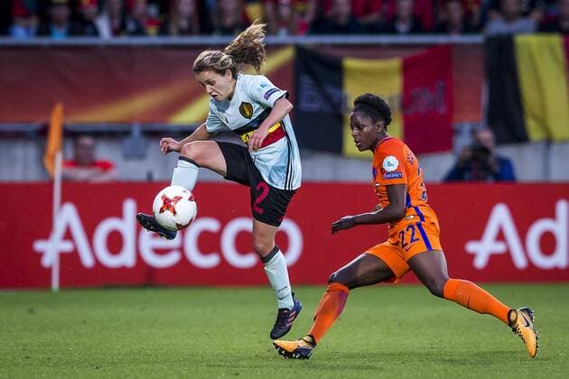 Fußball, Frauen EM, Belgien - Niederlande TILBURG - 24-07-2017. EK vrouwenvoetbal, Woman s Euro 2017, groepswedstrijd Belgie - Nederland. Duel met (L-R) Davina Philtjens en Liza van der Most. Belgie - Nederland  x1654820x