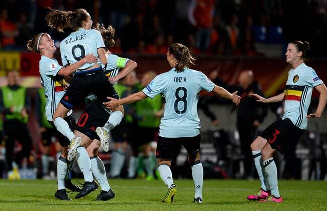 Belgium s Tessa Wullaert (2L) celebrates with her teammates after winning a soccer game between Belgian national women s soccer team Red Flames and The Netherlands, the third game in group A in the group stage of the Women s European Championship EM Europameisterschaft 2017 in the Netherlands, Monday 24 July 2017 in Tilburg, The Netherlands. DAVIDxCATRY  x05138158x
