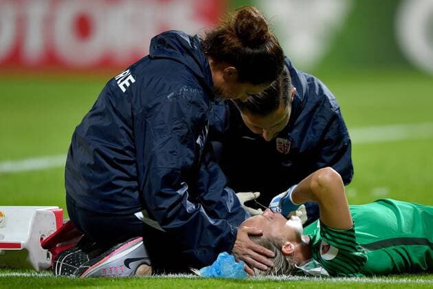SOCCER - UEFA EURO EM Europameisterschaft Fussball 2017, NOR vs DEN DEVENTER,NETHERLANDS,24.JUL.17 - WOMEN SOCCER - UEFA Women s European Championship EM Europameisterschaft 2017, Group A, Norway vs Denmark. Image shows Ingrid Hjelmseth (NOR). Keywords: injury. GEPAxpictures xFlorianxErtl