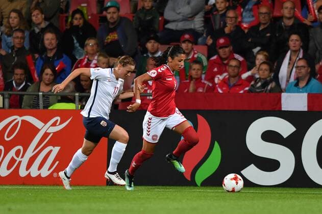 Fußball, Frauen EM, Norwegen - Dänemark Nadia Nadim (Daenemark, Denmark) (9) im Laufduell mit Kristine Minde (Minde, Norwegen, Norway) (17), Fussball, UEFA Women s EURO 2017, Norwegen - Dänemark, xmkx