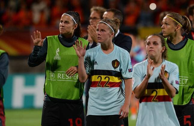 Belgium s Laura De Neve and Belgium s Laura Deloose thank the fans after a soccer game between Belgian national women s soccer team Red Flames and The Netherlands, the third game in group A in the group stage of the Women s European Championship EM Europameisterschaft 2017 in the Netherlands, Monday 24 July 2017 in Tilburg, The Netherlands. DAVIDxCATRY  x05138197x
