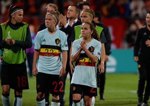 Belgium s Davina Philtjens thanks the fans after a soccer game between Belgian national women s soccer team Red Flames and The Netherlands, the third game in group A in the group stage of the Women s European Championship EM Europameisterschaft 2017 in the Netherlands, Monday 24 July 2017 in Tilburg, The Netherlands. DAVIDxCATRY  x05138198x