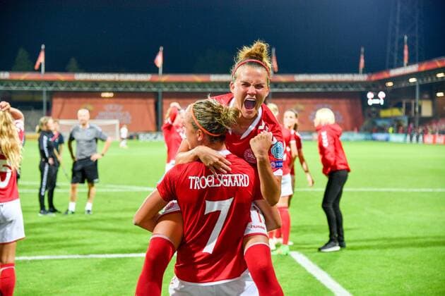 Sanne Troelsgaard (Daenemark, Denmark) (7) Katrine Veje (Daenemark, Denmark) (11) jubelnd, Fussball, UEFA Women s EURO 2017, Norwegen - Dänemark, xmkx