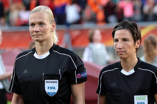 v.li.: Bibiana Steinhaus (Schiedsrichterin, Deutschland), Katrin Rafalski (Schiedsrichterassistentin, Deutschland), Fussball, UEFA Women s EURO 2017, Belgien - Niederlande, xozx