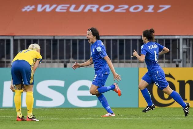 170725 Italiens Daniela Sabatino jublar efter 0-1 i matchen mellan Sverige och Italien under dag 10 av fotbolls-EM den 25 juli 2017 i Doetinchem.  Copyright: CARLxSANDIN BB170725CS033