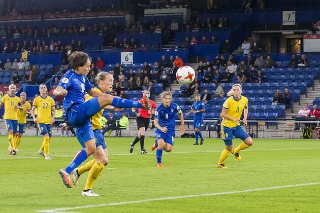DOETINCHEM - 25-07-2017, EK Vrouwenvoetbal 2017, Women s Euro 2017, Stadion De Vijverberg, Groepswedstrijd Zweden - Italie, Italie speelster Daniela Sabatino (l) scoort de 1-2 Zweden - Italie  x1655246x