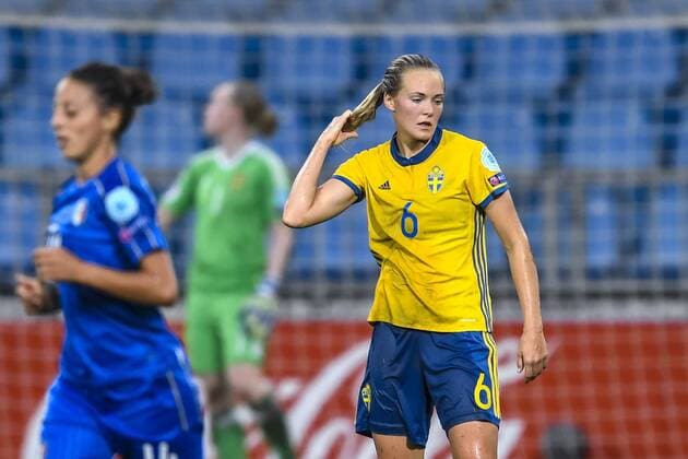 170725 Sveriges Magdalena Eriksson deppar efter Italiens ledningsmal 1-2 i matchen mellan Sverige och Italien under dag 10 av fotbolls-EM den 25 juli 2017 i Doetinchem.  Copyright: CARLxSANDIN BB170725CS058